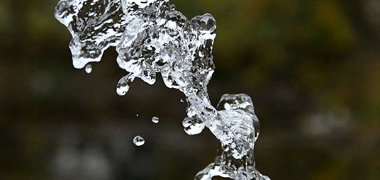 A water splash with bubbles and drops of water.
